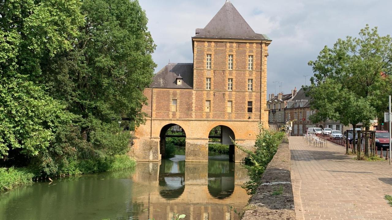 Charleville-Mezieres: Belle Vue Place Ducale Экстерьер фото