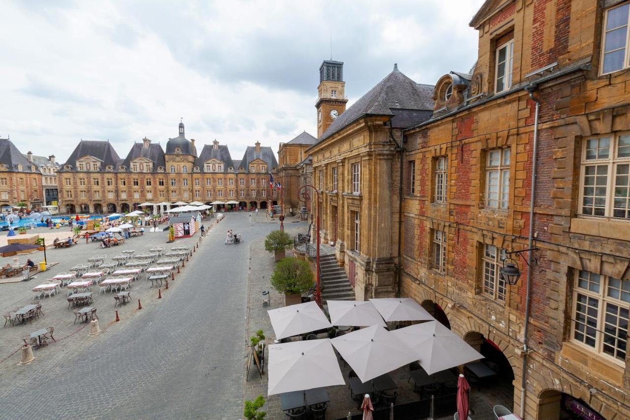 Charleville-Mezieres: Belle Vue Place Ducale Экстерьер фото