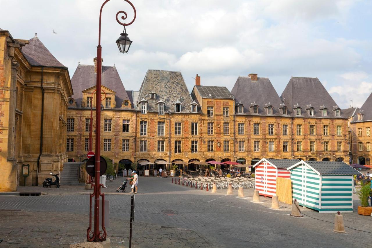 Charleville-Mezieres: Belle Vue Place Ducale Экстерьер фото