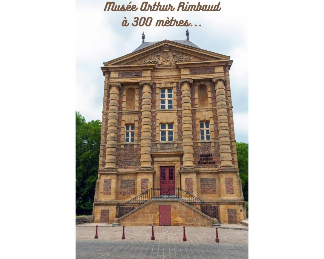 Charleville-Mezieres: Belle Vue Place Ducale Экстерьер фото