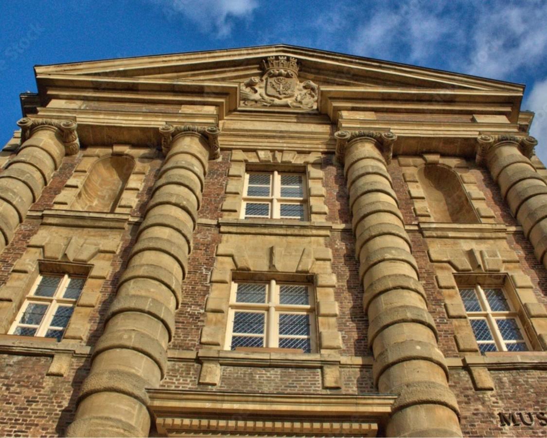 Charleville-Mezieres: Belle Vue Place Ducale Экстерьер фото