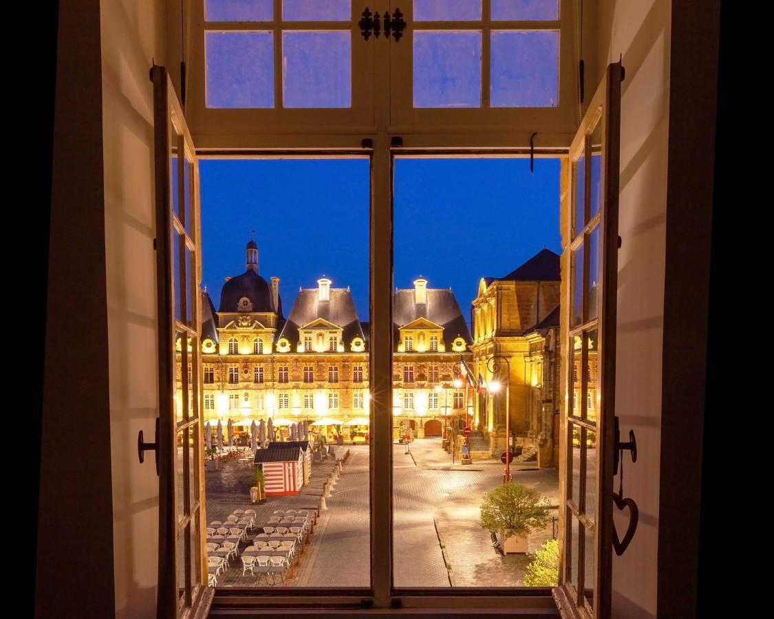 Charleville-Mezieres: Belle Vue Place Ducale Экстерьер фото
