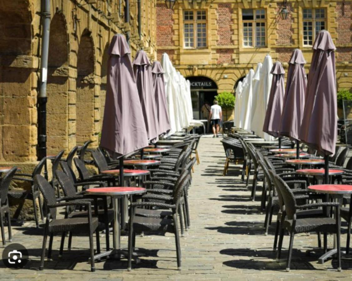 Charleville-Mezieres: Belle Vue Place Ducale Экстерьер фото